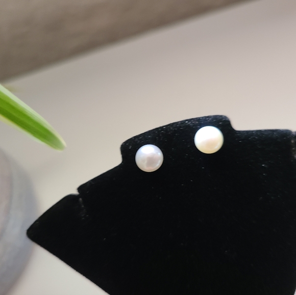 Sterling Silver 925 Pearl Stud Earrings - Picture 3 of 5